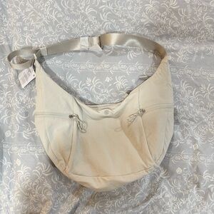 lululemon athletica large slouchy sling bag